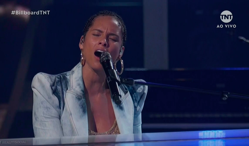 Alicia Keys apresenta medley de sucessos no Billboard Music Awards 2021; assista