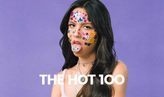 “Sour” de Olivia Rodrigo se torna o primeiro álbum da história a manter todas as faixas na Hot 100 por três semanas