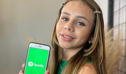 Bota Pó é a mais nova embaixadora contratada pelo Spotify; confira