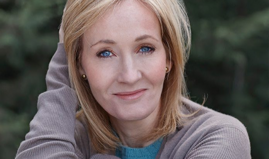 CANCELADA: J.K Rowling acusa ativistas trans de quererem estuprá-la