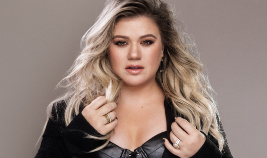 MONEY: decisão judicial obriga Kelly Clarkson a pagar pensão ao ex; confira valor e detalhes