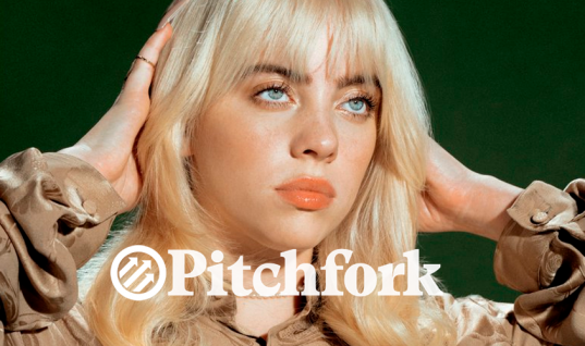 “Sem esforço, ela mostra seu domínio sobre o pop”: Pitchfork aclama novo álbum de Billie Eilish