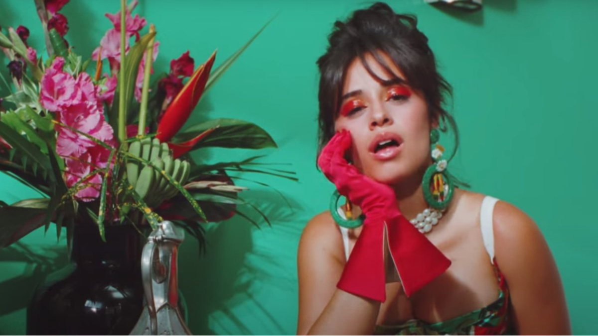 Camila Cabello estreia “Don’t Go Yet” fora do top 40 da Billboard hot 100; confira