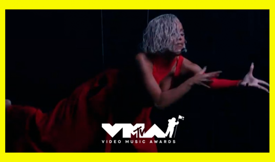 Anfitriã da noite, Doja Cat apresenta “Been Like This” e “You Right” no VMA 2021; assista