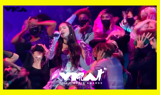 Olivia Rodrigo faz performance eletrizante de “good 4 u” no palco do VMA 2021; assista