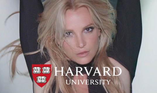 Jornal de Harvard publica artigo sobre a importância, relevância e impacto de Britney Spears na mídia