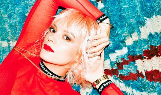 GENTE? Segundo site britânico, faixas do novo álbum de Lily Allen receberão nome de homens que já assediaram a cantora