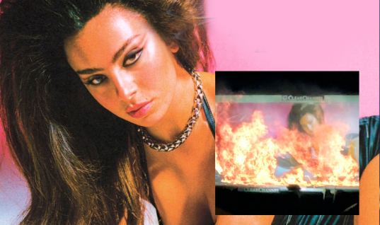 Publicidade de Charli XCX pega fogo e cantora debocha da situação: “Agora eu pareço ainda mais gostosa”; veja vídeo