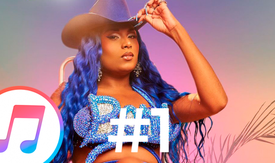 Danny Bond se torna a primeira travesti negra a ter 2 musicas em #1 no iTunes Brasil