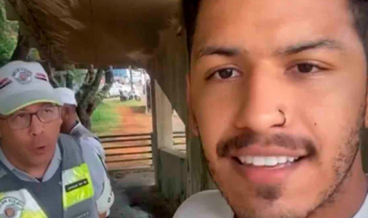 Apresentador Spartakus alega racismo em abordagem policial: “Chegaram com a arma na minha cara”