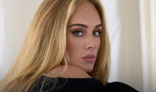 De uma só vez, Adele vai comercializar MEIO MILHÃO de cópias em formato de vinil para o álbum “30”; entenda