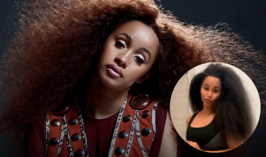 Cardi B exibe cabelo ao natural e faz conscientização sobre a aceitação do visual entre mulheres pretas