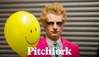 Pitchfork detona novo álbum de Ed Sheeran: "Um novo conjunto de observações banais sobre o amor"