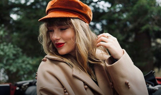 Taylor Swift deve endossar próprio recorde e comercializar mais de meio milhão de cópias com o “Red (Taylor’s Version)”