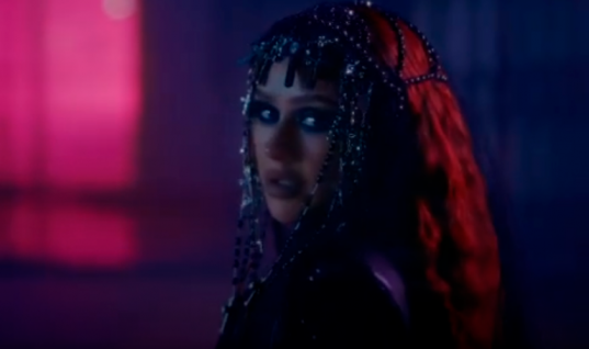 ELA SOLTOU TUDO! Christina Aguilera anuncia álbum “La Fuerza” e poderoso clipe para “Santo”; veja detalhes