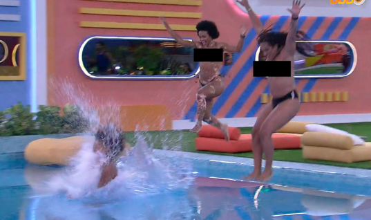 BBB22: Natália, Jessi e Linn tiram a roupa e pulam na piscina para festejar permanência na casa; veja o momento