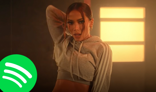 Anitta atinge o maior pico solo do Spotify Global por uma artista latina em 2022, com “Envolver”