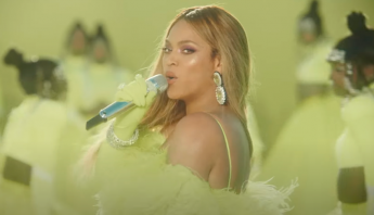 Beyoncé realiza performance surreal de "Be Alive", no Oscars 2022