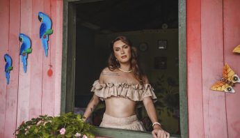 EXCLUSIVO! Aretuza Lovi fala mais de "Denguinho" e já instiga fãs sobre novo single; confira a entrevista