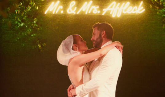 APAIXONADA: Jennifer Lopez dá detalhes dos três dias de festa do casamento com Ben Affleck
