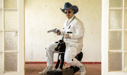 Jottapê lança primeiro EP autoral, ‘Cowboy do Mandelão’; saiba detalhes