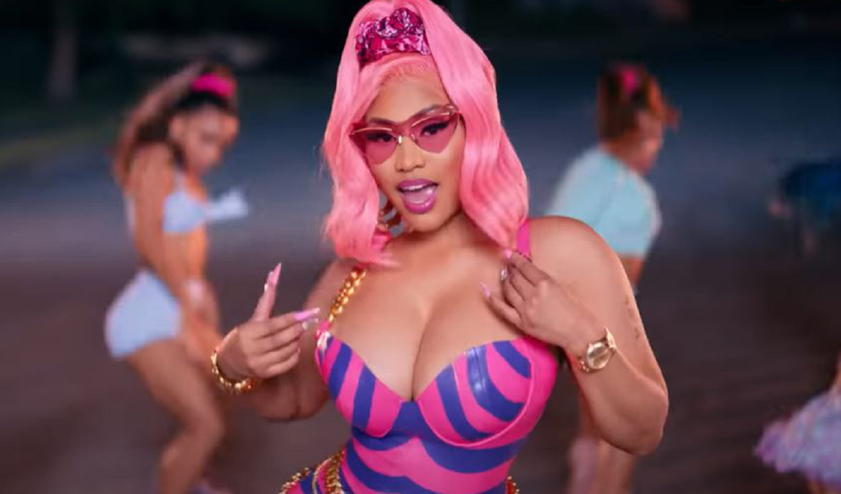 Nicki Minaj Vive Sua Própria Fantasia ‘barbie No Clipe De ‘super Freaky Girl Saiba Detalhes
