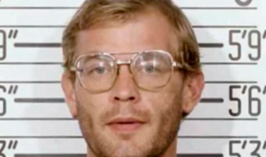 Óculos utilizado por Jeffrey Dahmer é colocado à venda por mais de R$ 700 mil reais