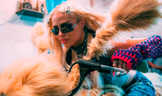 “CACHORRINHAS”, hit single de Luísa Sonza atinge o marco de 50 milhões de streams no Spotify; confira