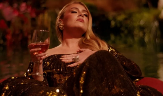 Adele disponibiliza clipe de ‘I Drink Wine’, uma das mais queridas do álbum ‘30’, confira