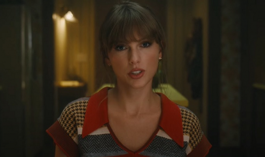 ‘Anti-Hero’: Taylor Swift usa peça de marca brasileira em clipe do lead-single do ‘Midnights’, confira
