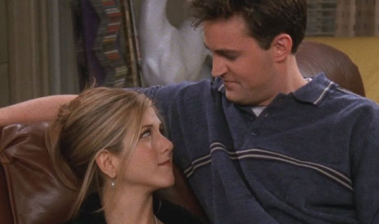 Matthew Perry relembra momento em que Jennifer Aniston o confrontou sobre alcoolismo no set de ‘Friends’, confira