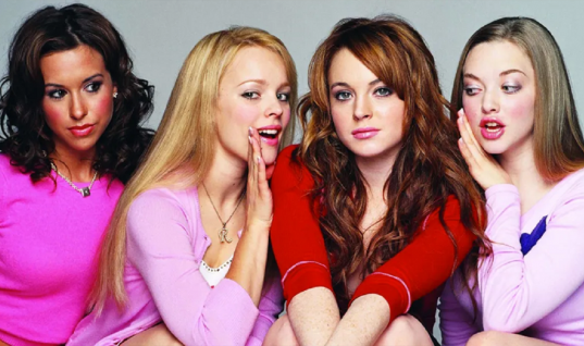 Em entrevista, Lindsay Lohan e Amanda Seyfried discutem continuação de ‘Meninas Malvadas’, saiba detalhes