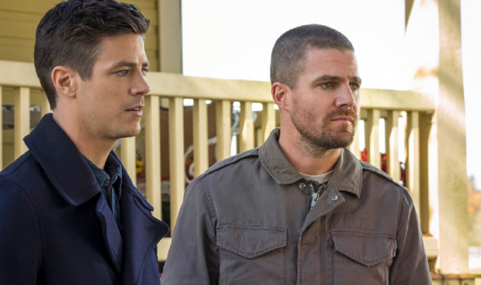 Stephen Amell retorna como Oliver Queen para a despedida de Grant Gustin e da série ‘The Flash’, entenda