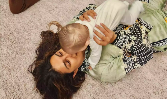 Nick Jonas e Priyanka Chopra fazem primeira aparição pública com a filha, a bebê Malti Marie, confira