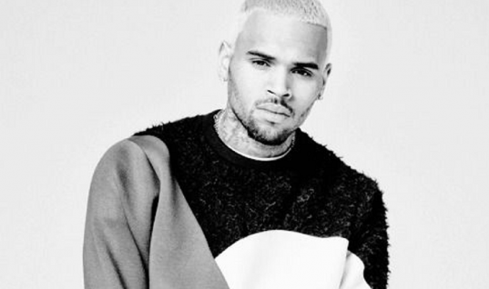 Chris Brown reage àqueles que “ainda o odeiam” por conta do episódio com Rihanna, confira