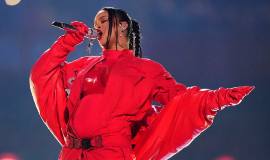 Com show de intervalo do Super Bowl, Rihanna tem crescimento de 640% no Spotify, saiba detalhes