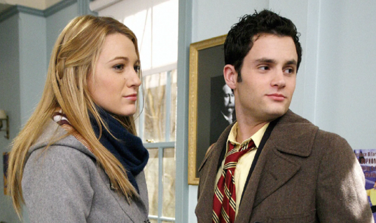 Penn Badgley reflete como relacionamento com Blake Lively durante ‘Gossip Girl’ o salvou, entenda