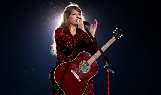 ‘The Eras Tour’: confira todas as canções que Taylor Swift cantou de surpresa durante sua nova turnê
