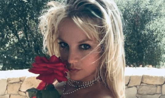 Britney Spears teria finalizado livro autobiográfico “brutalmente honesto”; diz Page Six
