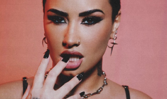 Demi Lovato acredita que a nova geração está “sedenta” por música emo, saiba mais