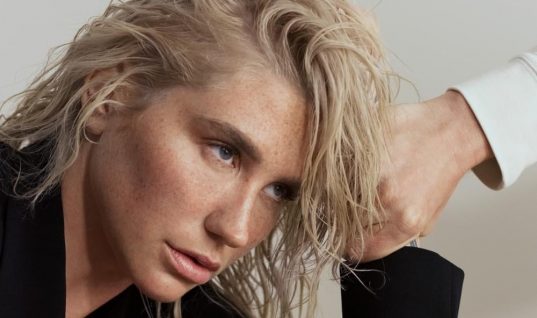 Kesha faz retorno ao mundo da música e lança duas novas faixas, “Fine Line” e “Eat The Acid”