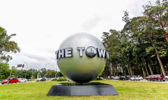 Imersão no The Town chega oficialmente em São Paulo e esfera gigante é instalada no Parque Ibirapuera