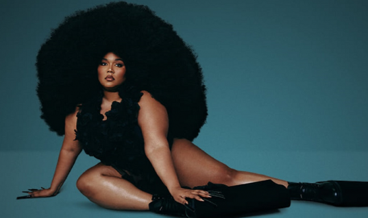 Em homenagem a Tina Turner, Lizzo faz cover impressionante de ‘Proud Mary’, confira 