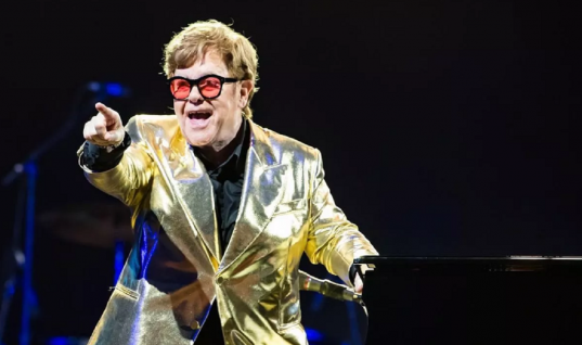 Elton John no Glastonbury: convidados, emoção e grande público em último show no Reino Unido, confira