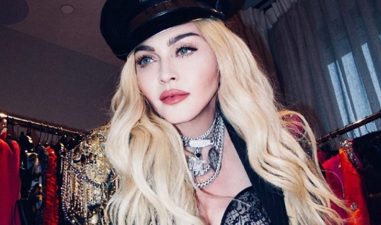 Madonna se torna a segunda mulher a estrear na Billboard Hot 100 em cinco décadas diferentes, confira  
