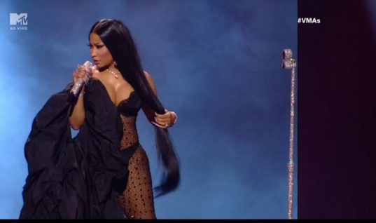 Nicki Minaj abre oficialmente a era “Pink Friday 2” com performance belíssima de “Last Time I Saw You” e nova música