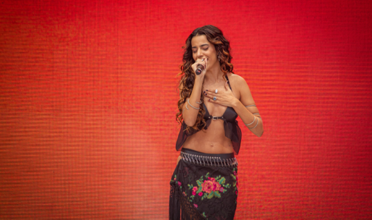 Marina Sena canta Gal e relembra grandes sucessos da voz brasileira no The Town 2023