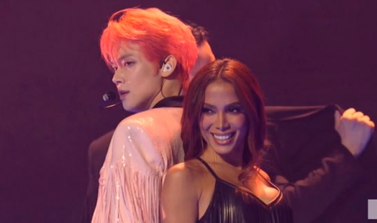Anitta retorna ao palco do VMAs ao lado dos meninos do TXT para performance de “Back For More”; assista