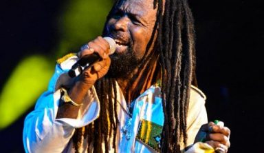 Rocky Dawuni explora as raízes africanas no Brasil em novo clipe de ‘Shade Tree’