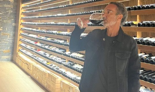 Empresário Helder Zebral lança sua linha de vinhos